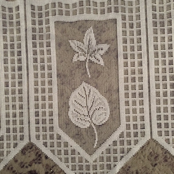 Set of two lace valances - Picture 2 of 3